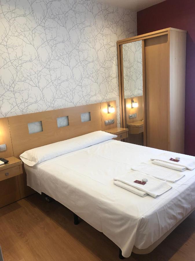 Hostal Rias Bajas Madrid Exterior photo