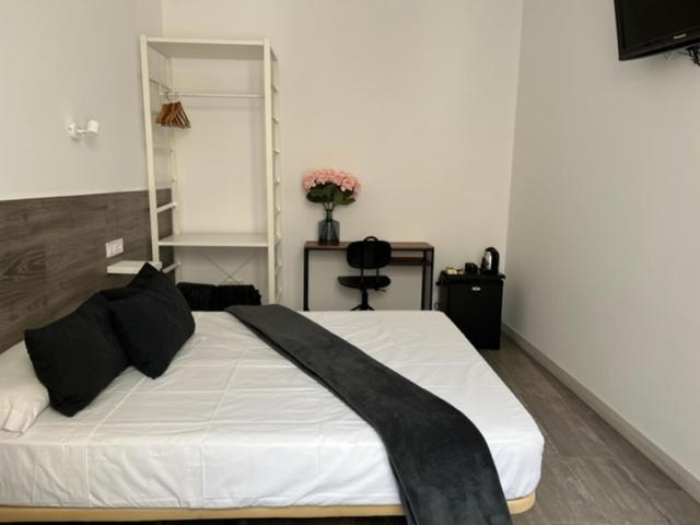 Hostal Rias Bajas Madrid Exterior photo