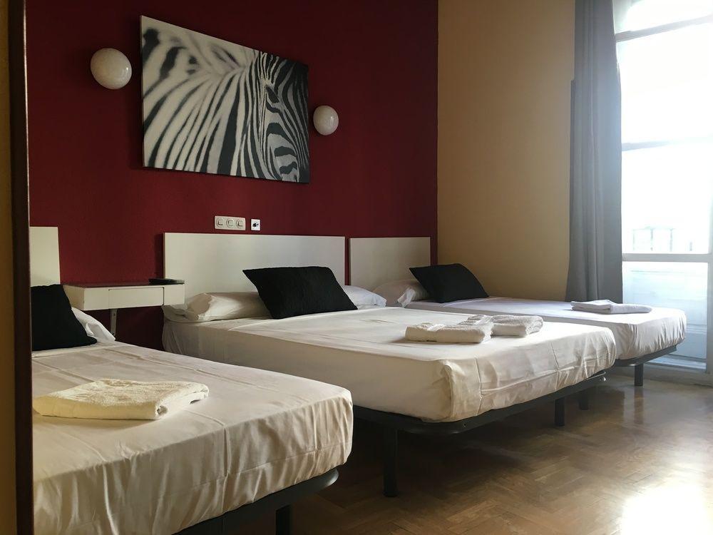 Hostal Rias Bajas Madrid Exterior photo