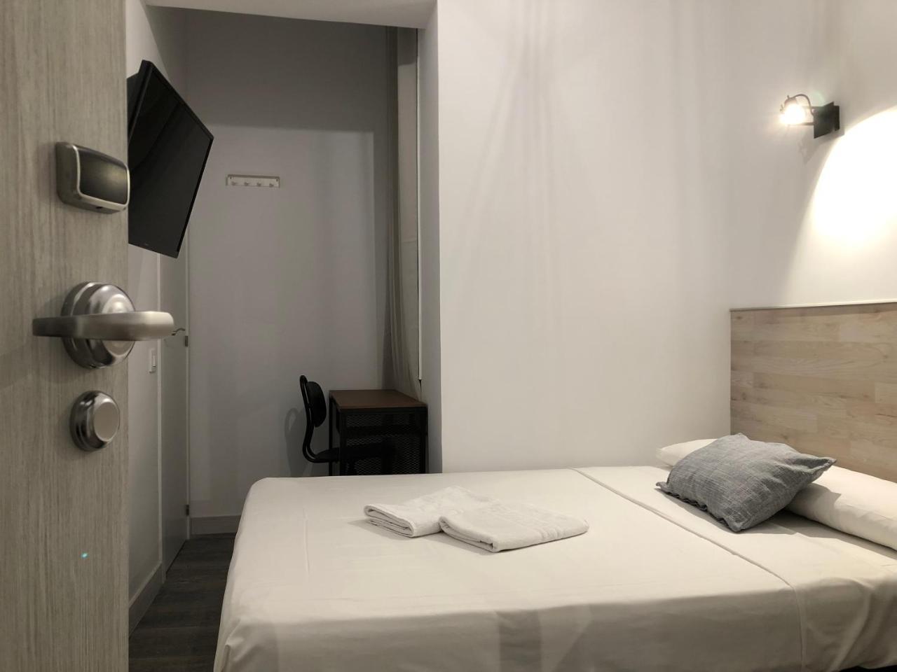 Hostal Rias Bajas Madrid Exterior photo