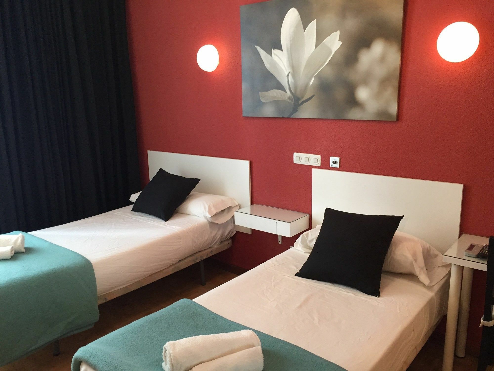 Hostal Rias Bajas Madrid Exterior photo
