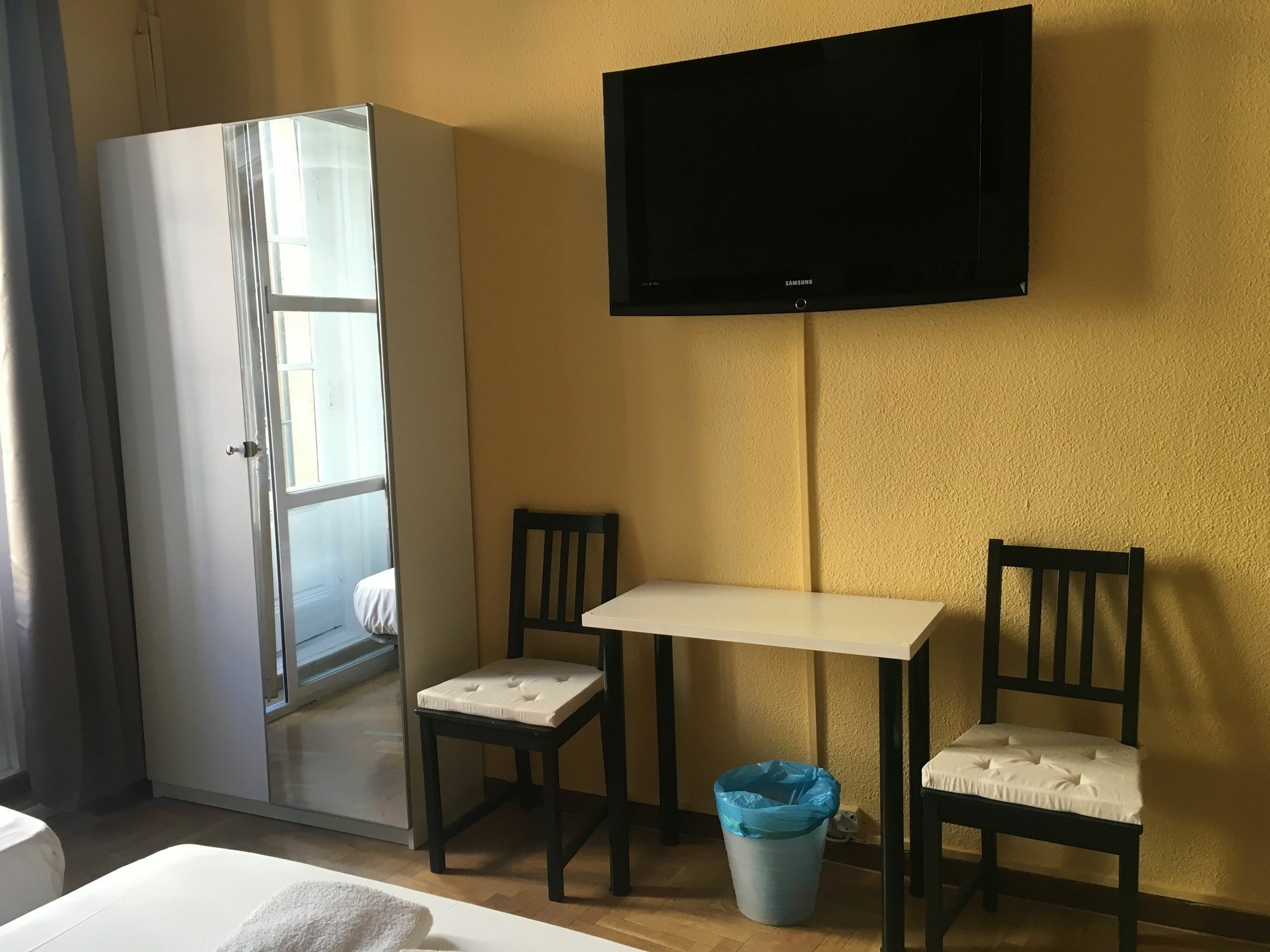 Hostal Rias Bajas Madrid Exterior photo
