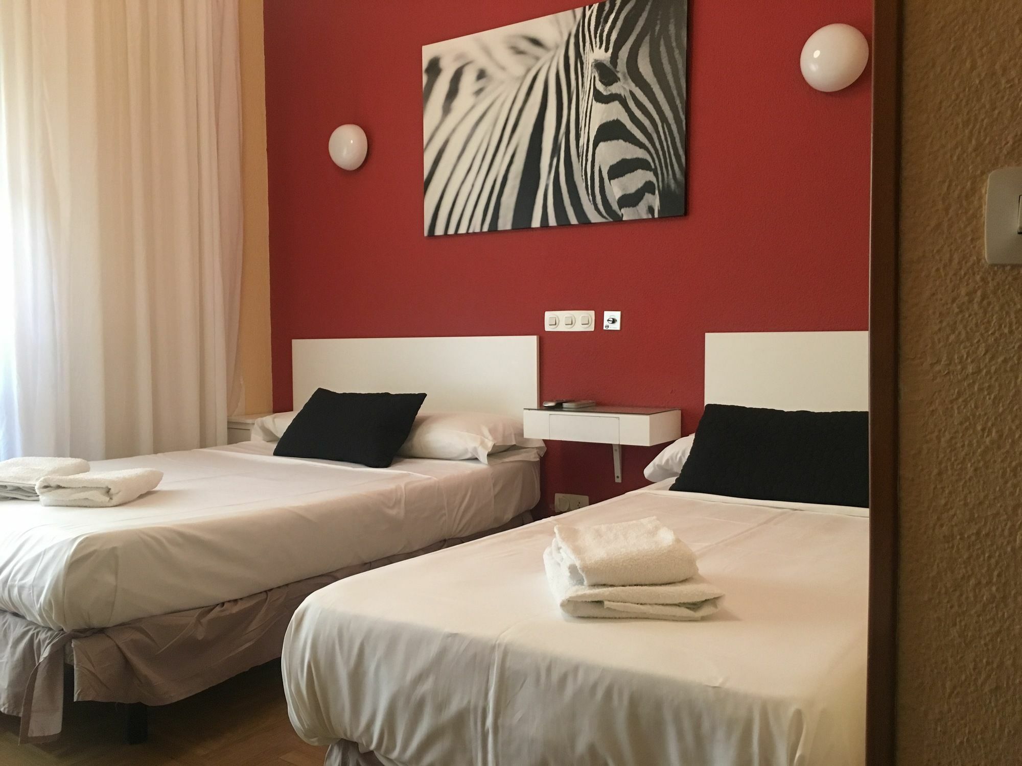 Hostal Rias Bajas Madrid Exterior photo